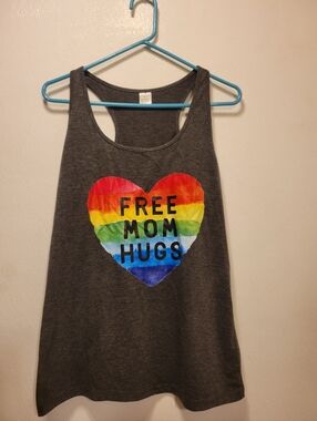 Free Mom Hugs Rainbow Heart Tank Top